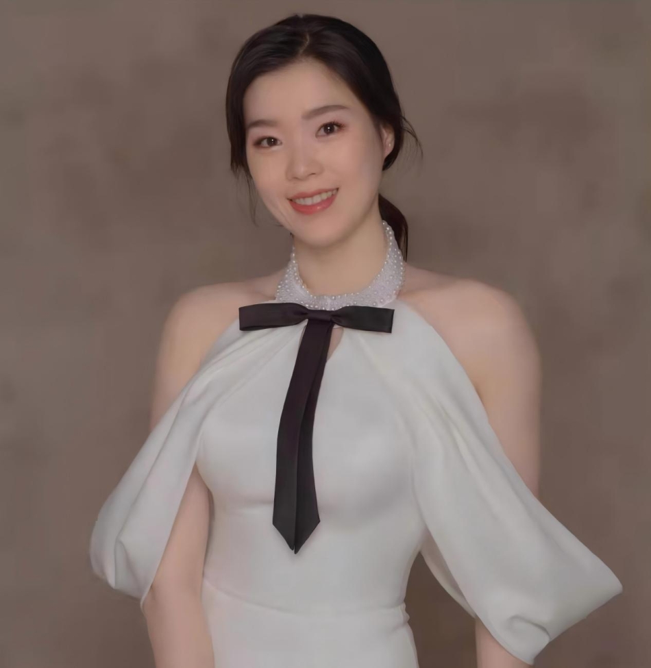 2138CC太阳集团教师——李静